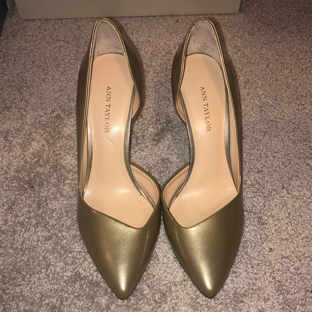 Gorgeous Gold Bronze Pumps